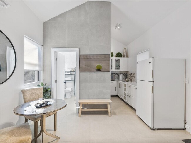 Building Photo - 9232 Harding Ave