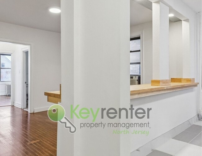 Building Photo - Freshly Updated 1-Bedroom Condo Across from Lincoln Park – Jersey City