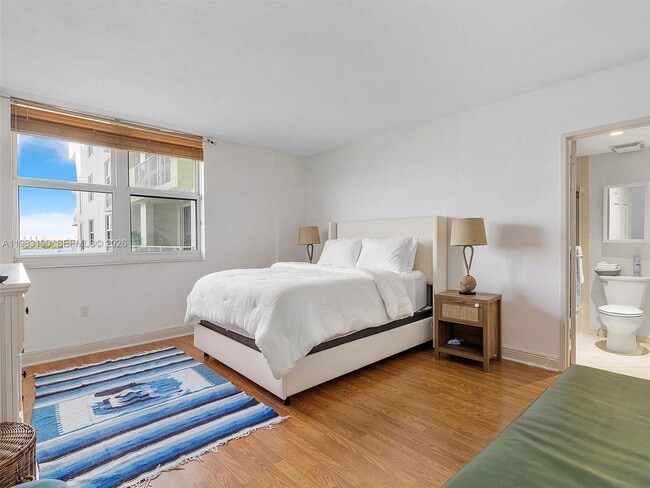 Building Photo - 10350 W Bay Harbor Dr