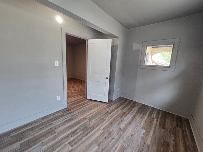 Building Photo - ver5725