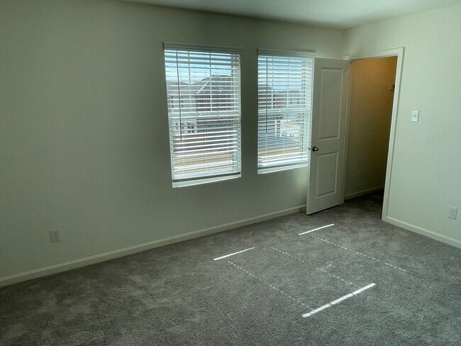 Building Photo - Welcome Home to Monticello Park!