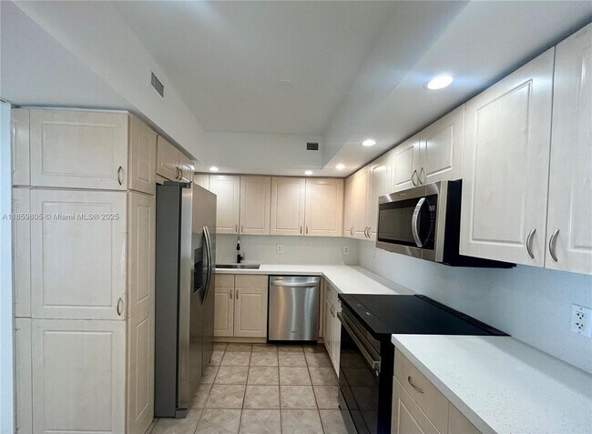 Building Photo - 5600 Collins Ave