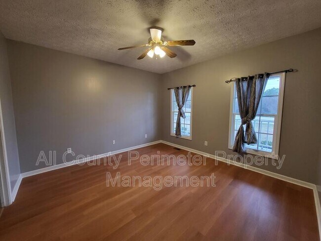 Building Photo - 653 Glenn Gee Rd