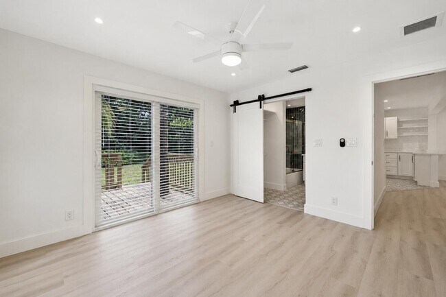 Building Photo - 514 52nd St