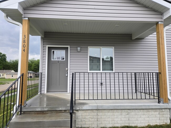 Primary Photo - 3804 Baldwin Ave