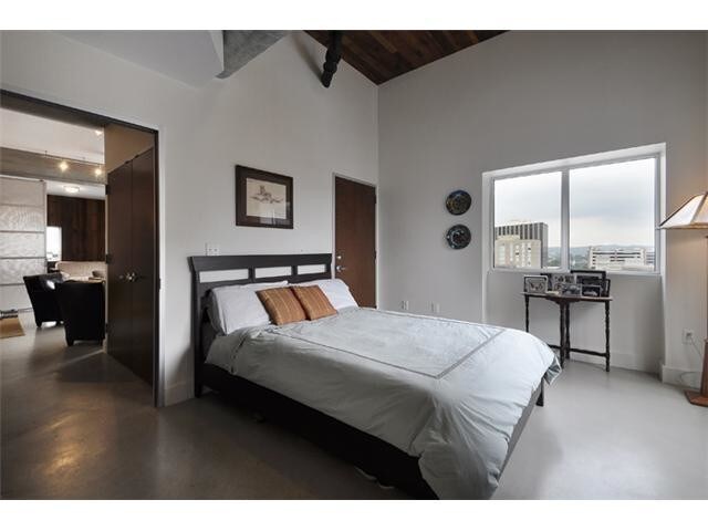 Building Photo - 800 Brazos St