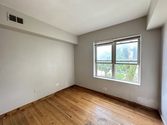Building Photo - 6710 S Claremont Ave