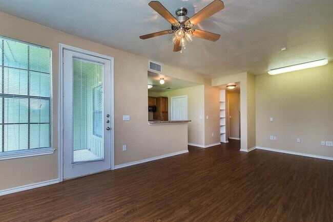Building Photo - 13031 Pk Xing Dr