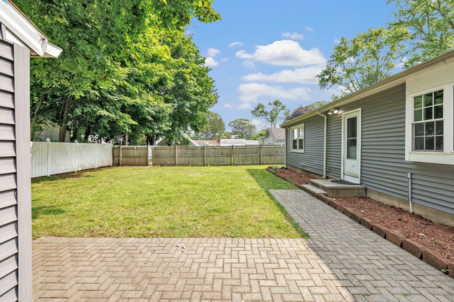 Building Photo - 46 Daniel Dr