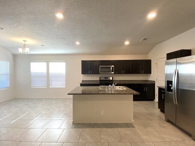 Building Photo - Enchanted Hills - 3BR/2Bath/Backyard Mountantain Views