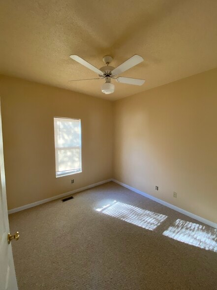 Building Photo - 753 Forest Green Dr