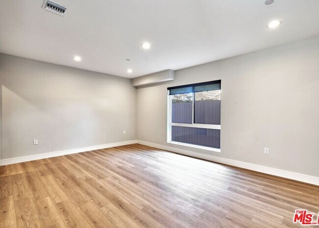 Building Photo - 4507 Lomita St