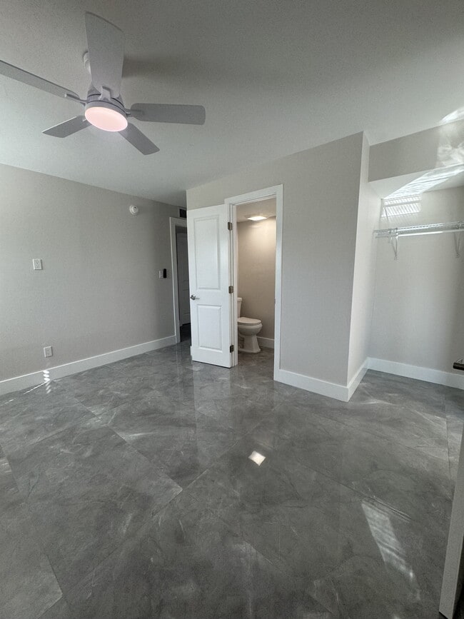 Building Photo - 637 12th Ave S