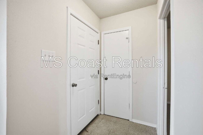 Building Photo - 16205 Seville Ct