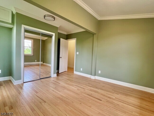 Building Photo - 420 Lakeview Ave