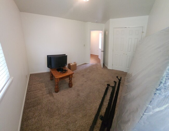 Building Photo - 6 bed 3 bath Spacious home near Cal Poly