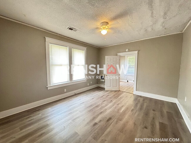 Building Photo - 1423 Lyndale Ave