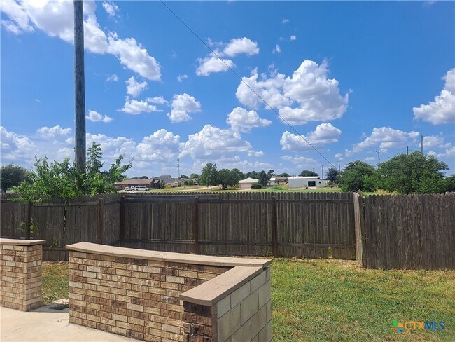 Building Photo - 225 Rainey Dr