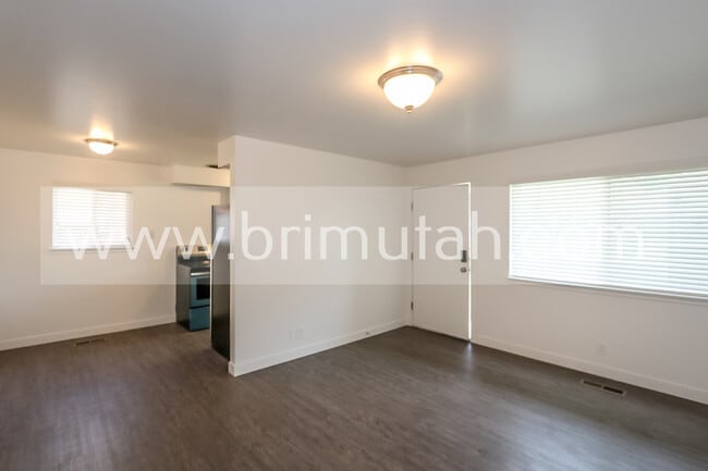 Building Photo - 5 W 300 N
