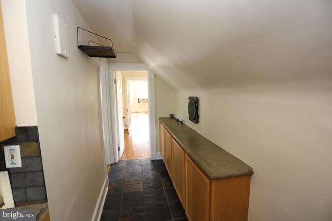 Building Photo - 730 St Johns Rd