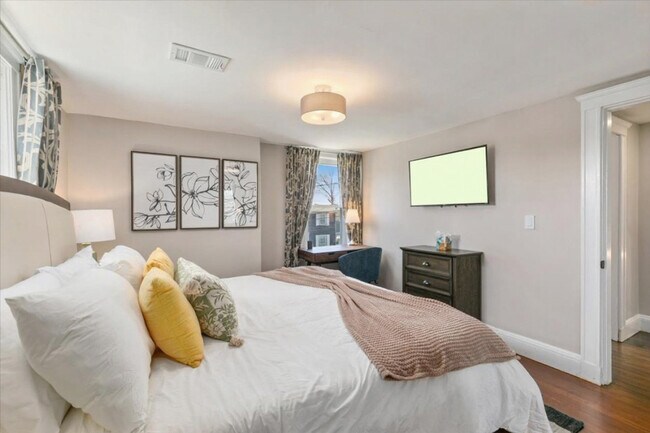 Building Photo - 17 Cedar Terrace