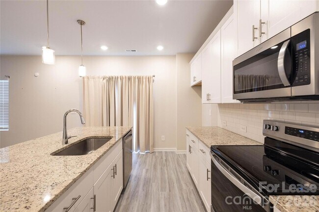Building Photo - 309 Fairchild Wy