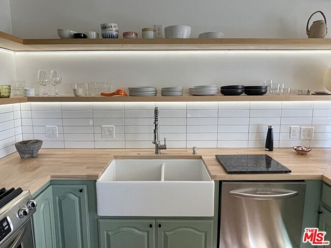 Building Photo - 640 Rome Dr