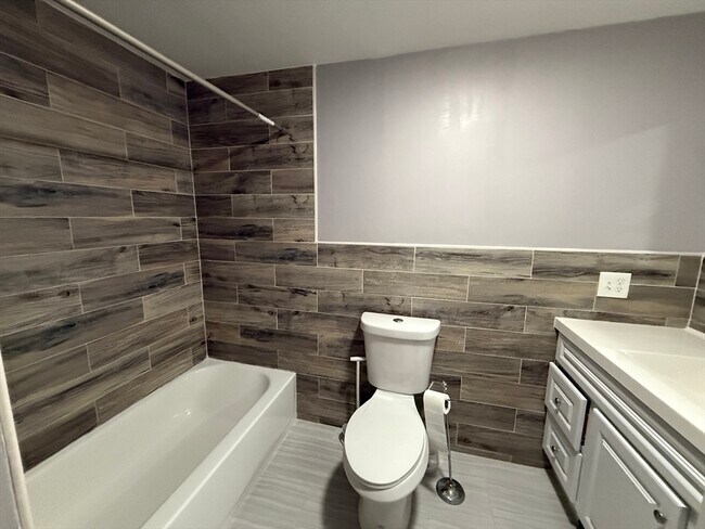 Building Photo - 850 Dorchester Ave