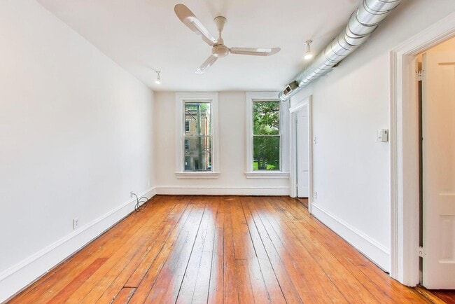 Building Photo - 812 W 19th St
