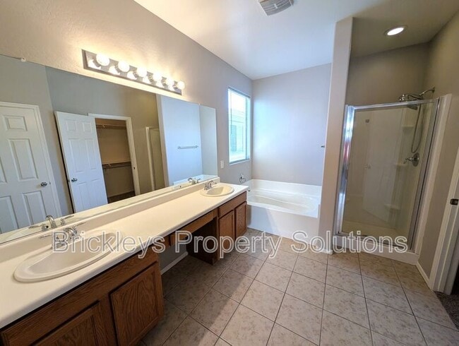Building Photo - 10419 N 52nd Dr