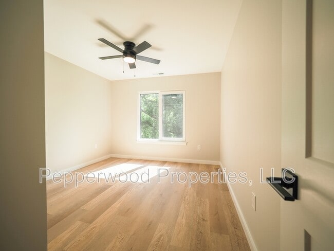 Building Photo - 933 Ansel St