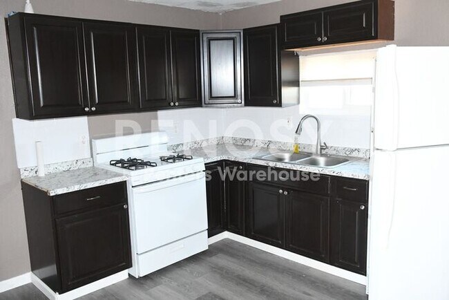 Building Photo - PRICE IMPROVEMENT - Updated 2 Bed 2 Bath Home on Large Lot in Casa Grande
