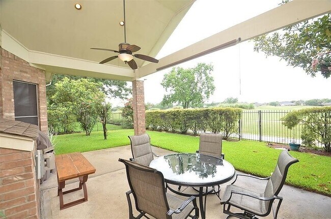 Building Photo - 1306 Ventura Canyon Dr