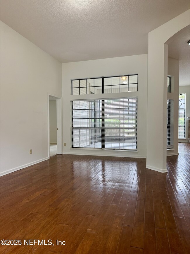 Building Photo - 13056 Clearbrook Ct