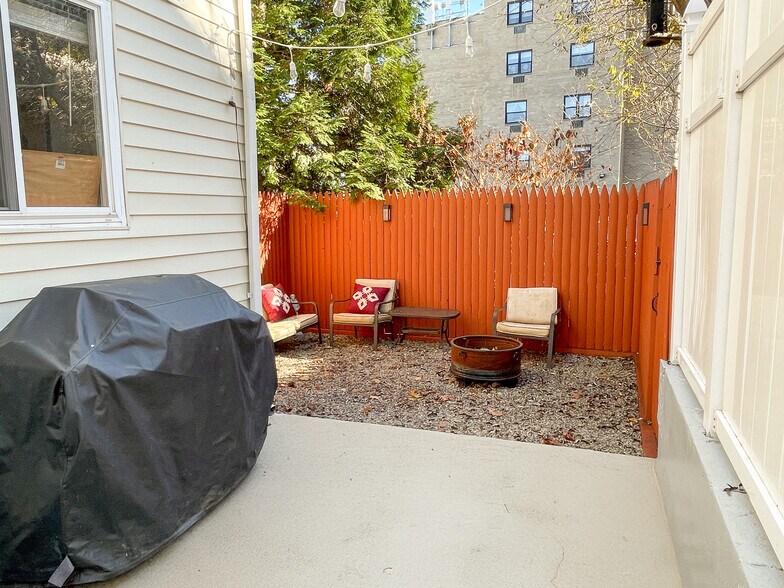 Building Photo - 227 Shore Dr