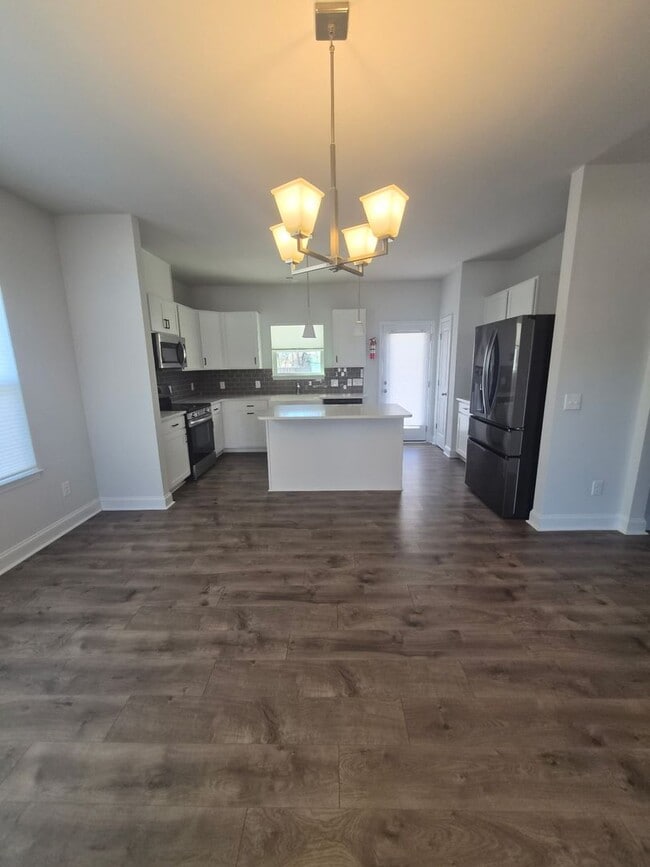 Building Photo - 301 Harvest Mdw Xing