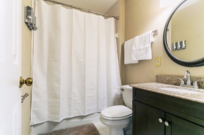 Building Photo - Luxury Midtown Private Retreat!