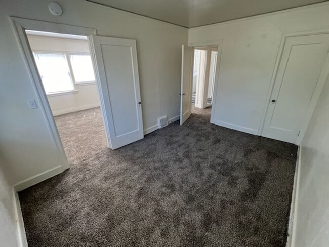 Building Photo - 614 S Yakima St