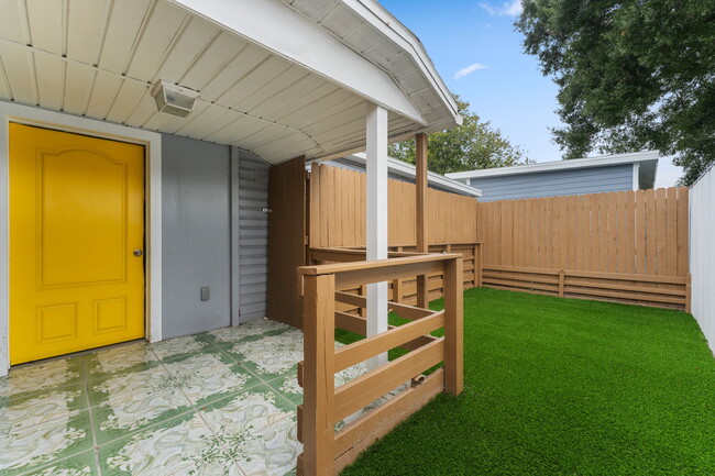 PRIVATE BACKYARD - 7513 N Cortez St