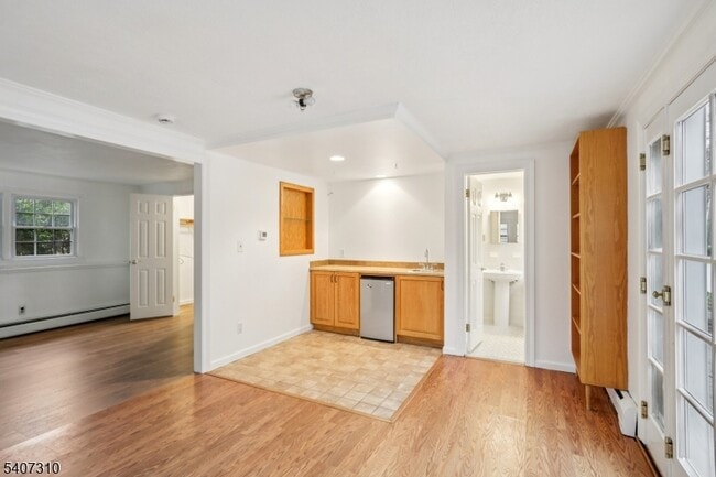 Building Photo - 254 Darlington Ave