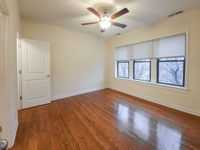 Building Photo - 1821 W Leland Ave