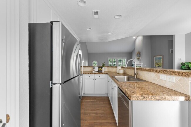 Building Photo - $3,350.00 - 2 Bedroom, 2.5 Bathroom Condo ...