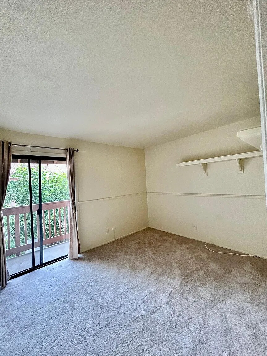 Building Photo - 21555 Burbank Blvd