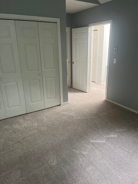 Building Photo - 85 Riverview Pl