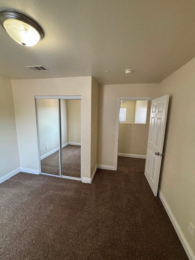 Building Photo - 204 W 78th St