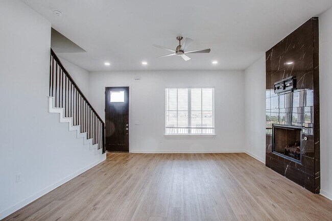 Building Photo - 11518 Savannah Ave
