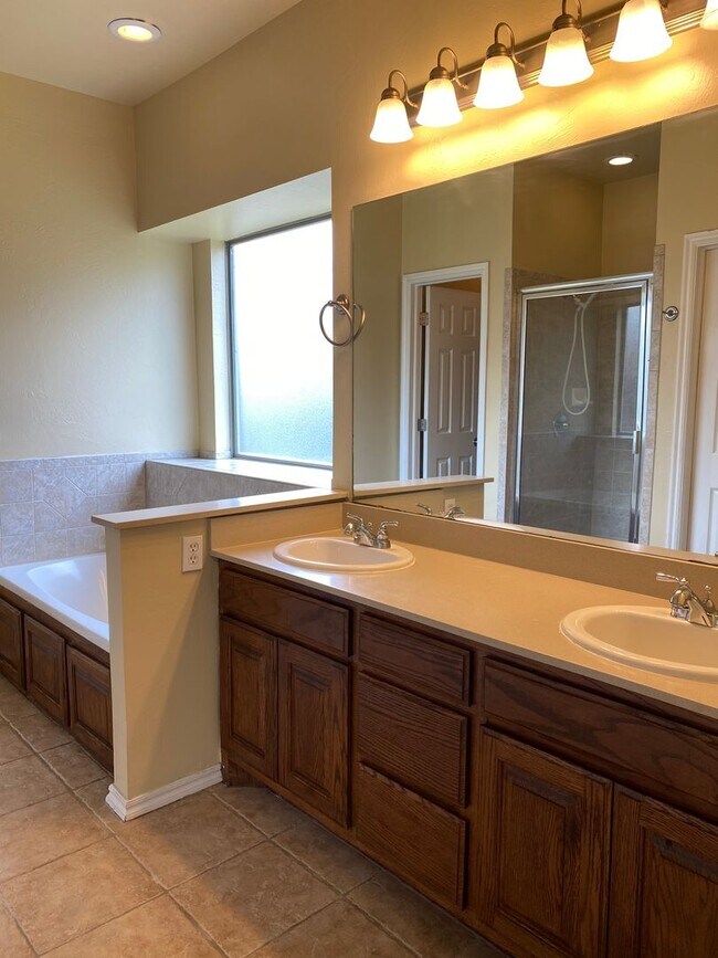 Building Photo - 3 Bed, 2 Bath NW OKC Home with Large Maste...