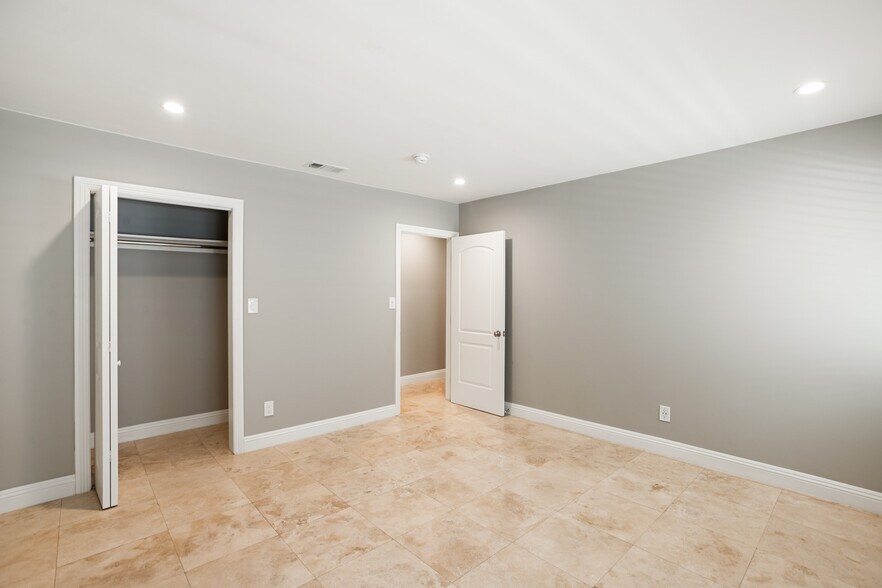 Building Photo - 2653 Tilden Ave