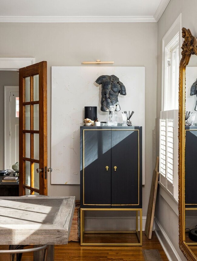 Building Photo - Beautifully Updated 2/2 w/ Great Backyard ...