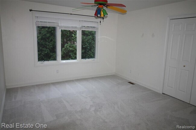 Building Photo - 3417 Hidden Oaks Ln